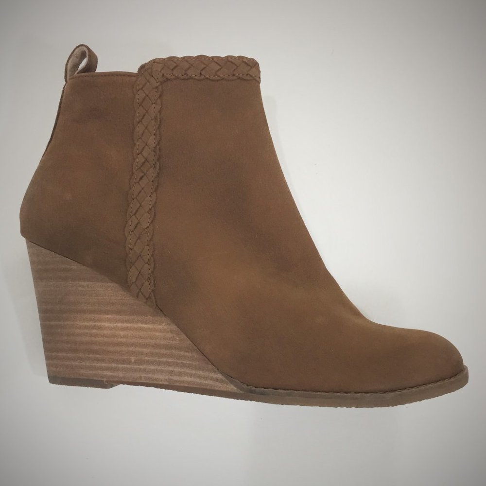 NWOT Caslon Whitney Wedge Nubuck Bootie - 9.5